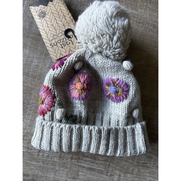 Lost Horizons Tranquil Blooms Wool Floral Embroidered Pom Beanie NWT Nepal main image 4